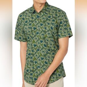 NWT Sz Sm Amazon Essentials Slim-Fit Men's Short Sleeve Button Down Shirt Design